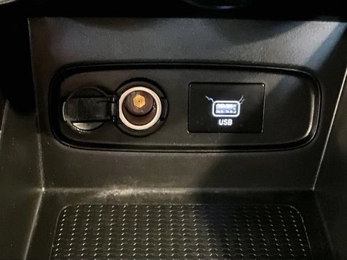 Used 2020 Hyundai Venue SE FWD image 28