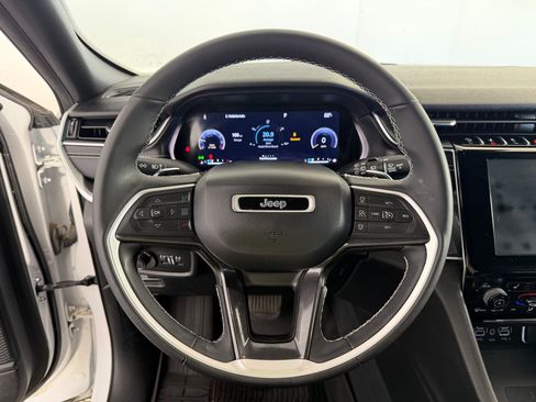 Used 2023 Jeep Grand Cherokee Altitude AWD/4WD image 15