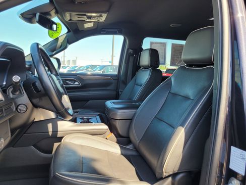 Used 2023 Chevrolet Suburban Premier image 10
