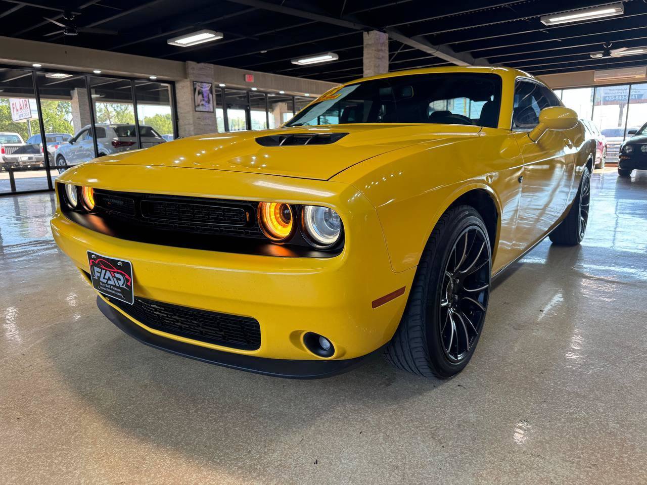 Used 2018 Dodge Challenger SXT w/ Blacktop Package RWD image 3
