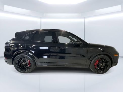 New 2026 Porsche Cayenne Turbo AWD/4WD image 8