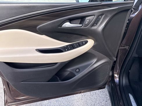 Used 2020 Buick Envision Essence FWD image 20