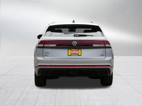 Used 2026 Volkswagen Atlas Cross Sport SEL R-Line AWD/4WD image 6