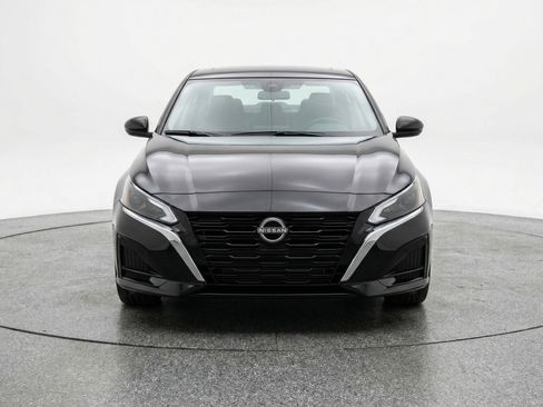 Used 2025 Nissan Altima 2.5 SV FWD image 2
