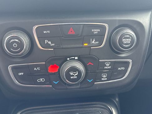 Used 2019 Jeep Compass Trailhawk w/ Cold Weather Group AWD/4WD image 21