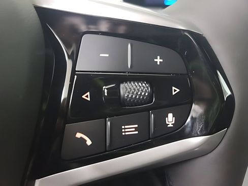 Used 2025 BMW 230i Coupe w/ Premium Package image 11