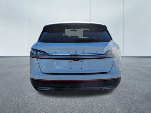 Used 2022 Lincoln Nautilus Reserve image 4