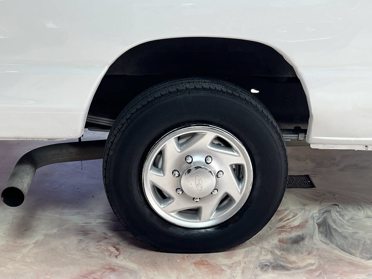 Used 2009 Ford E-350 and Econoline 350 Super Duty RWD image 23