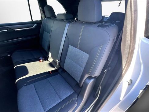 Used 2025 GMC Acadia Elevation image 25