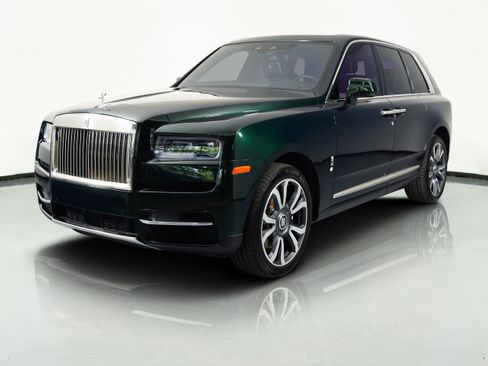 Used 2023 Rolls-Royce Cullinan w/ Cullinan Package image 24