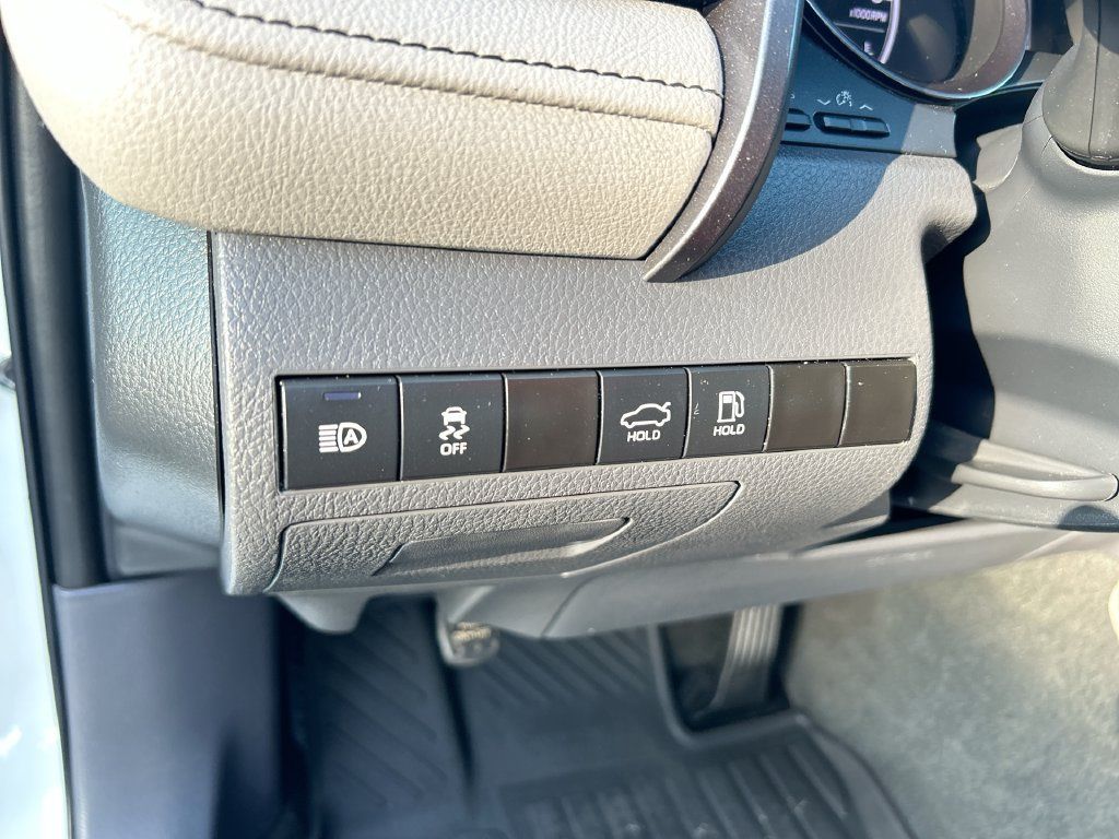 Used 2023 Toyota Camry SE FWD image 14