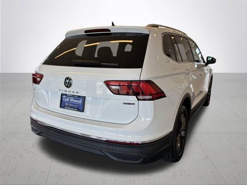 Used 2022 Volkswagen Tiguan SE AWD/4WD image 7