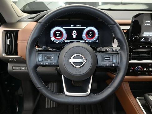 Used 2024 Nissan Pathfinder Platinum image 6