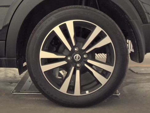 Used 2018 Nissan Kicks SV FWD image 6