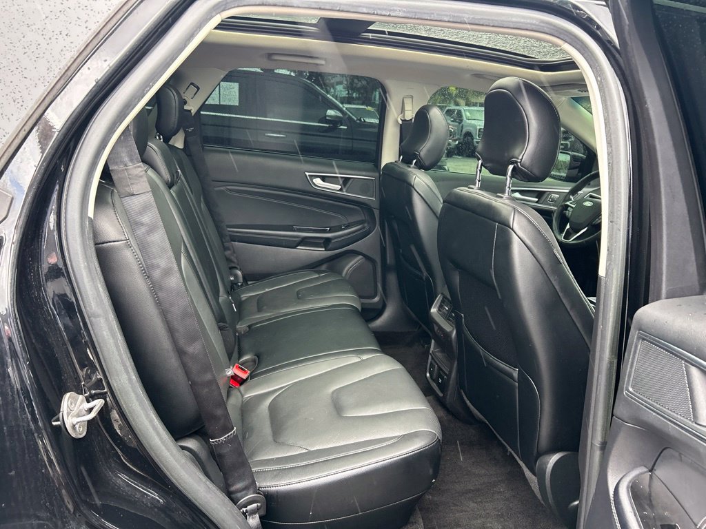 Used 2018 Ford Edge Titanium w/ Equipment Group 302A AWD/4WD image 40