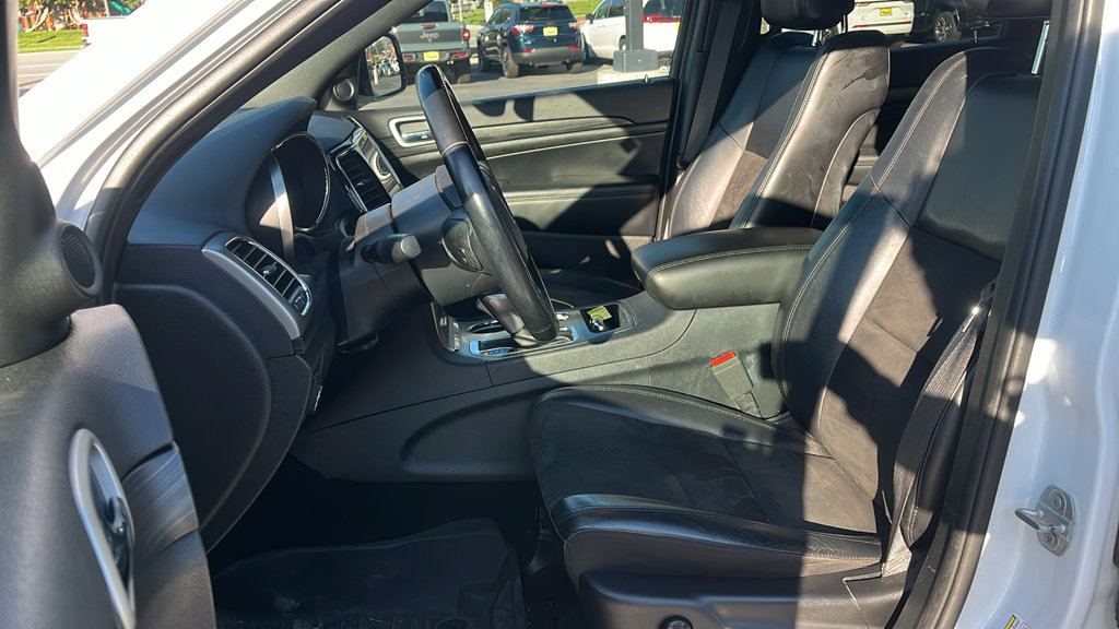 Used 2020 Jeep Grand Cherokee Altitude AWD/4WD image 10