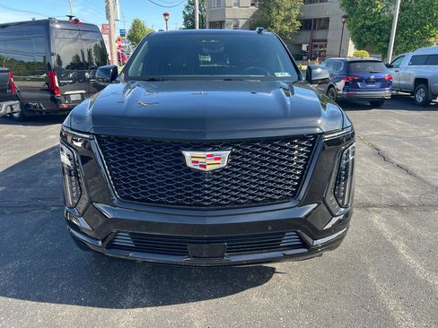 Used 2025 Cadillac Escalade Sport w/ LPO, Floor Liner Package AWD/4WD image 2