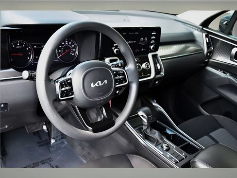 Used 2023 Kia Sorento LX AWD/4WD image 12