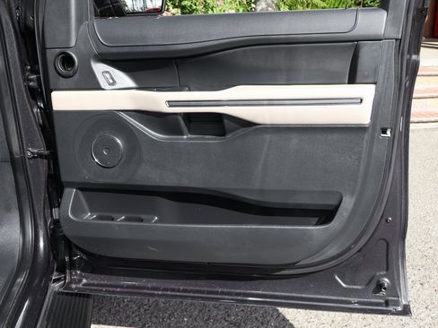 Used 2022 Ford Expedition XLT image 45