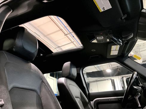 Used 2023 Land Rover Defender 110 SE image 23