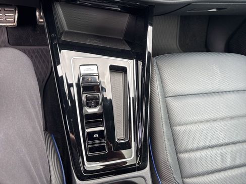 Used 2024 Volkswagen Golf R AWD/4WD image 16