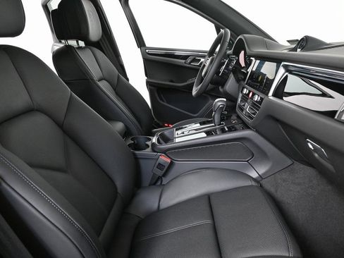 Used 2026 Porsche Macan AWD/4WD image 23