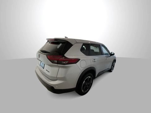 Used 2024 Nissan Rogue SV AWD/4WD image 8