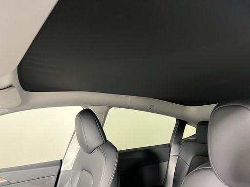 Used 2025 Tesla Model Y Long Range AWD/4WD image 19