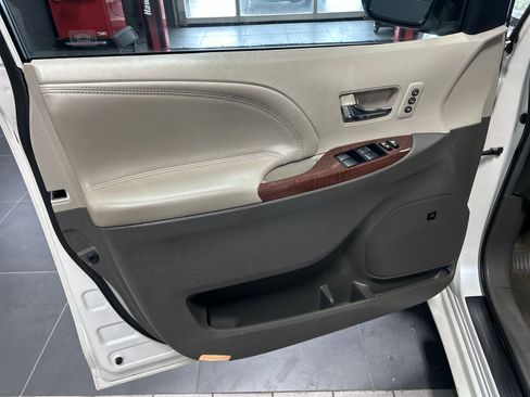 Used 2012 Toyota Sienna Limited w/ Premium Pkg AWD/4WD image 26