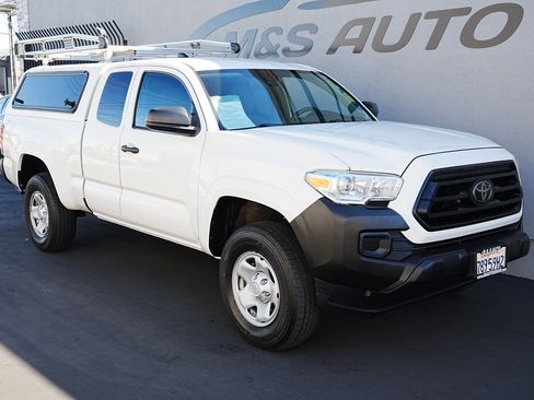 Used 2021 Toyota Tacoma SR image 3