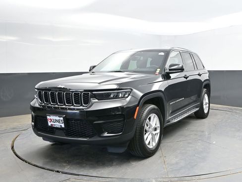Used 2024 Jeep Grand Cherokee Laredo X w/ Luxury Tech Group I AWD/4WD image 3