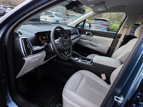 Certified 2025 Kia Sorento EX AWD/4WD image 15
