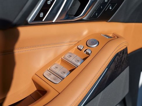 Used 2023 BMW X7 xDrive40i w/ Premium Package image 18