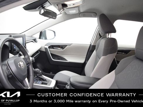Used 2021 Toyota RAV4 XLE w/ XLE Grade Weather Package AWD/4WD image 10