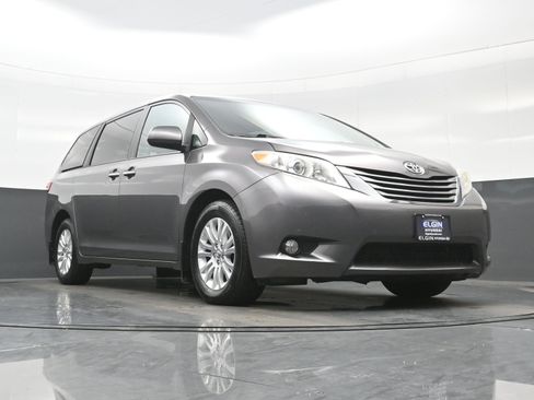 Used 2017 Toyota Sienna Limited Premium image 33
