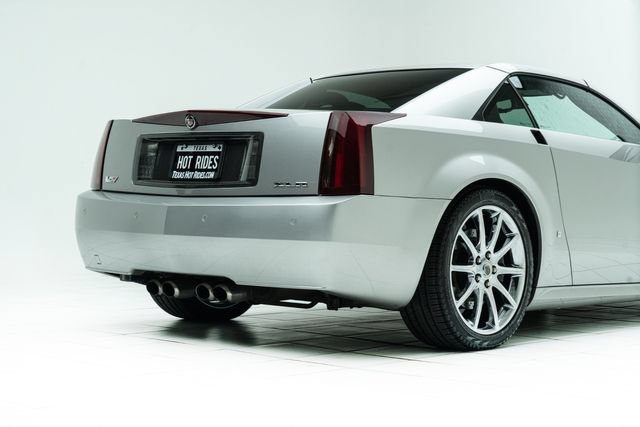 Used 2006 Cadillac XLR V RWD image 15