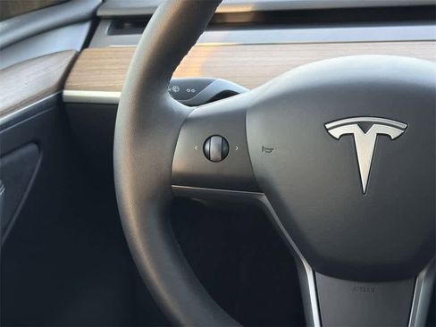 Used 2024 Tesla Model Y image 14