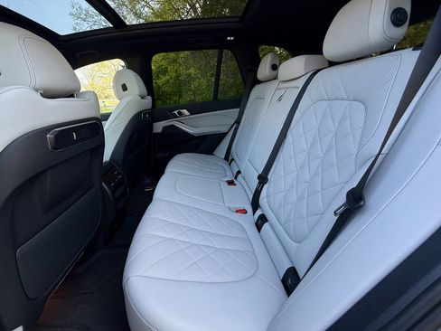 Used 2025 BMW X5 xDrive40i w/ M Sport Package AWD/4WD image 37