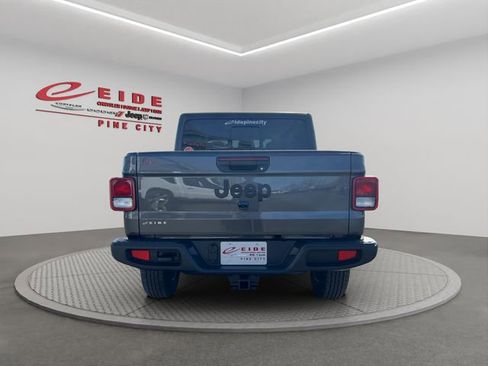 New 2026 Jeep Gladiator Sport AWD/4WD image 4