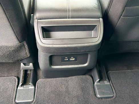 Used 2024 Nissan Pathfinder S image 19