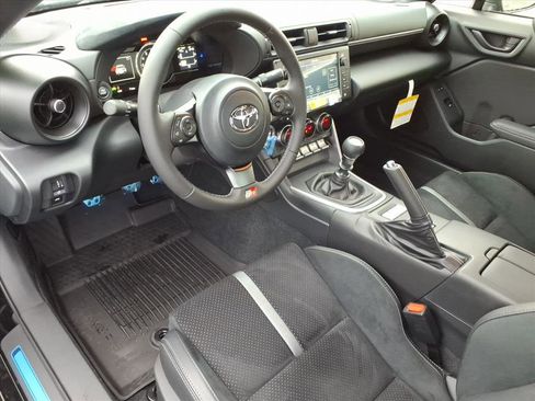 New 2025 Toyota GR86 Premium image 4