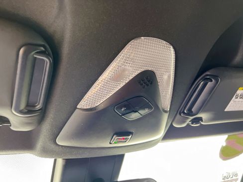 Used 2021 Toyota C-HR XLE image 22