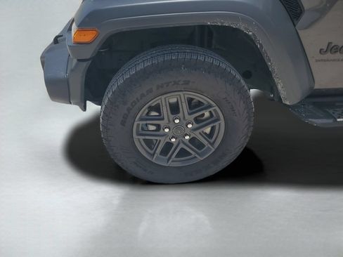 Used 2025 Jeep Wrangler Sport AWD/4WD image 26