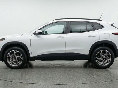 Used 2025 Chevrolet Trax LT w/ LT Convenience Package image 5