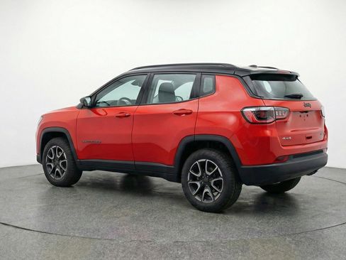 Used 2025 Jeep Compass Trailhawk image 6