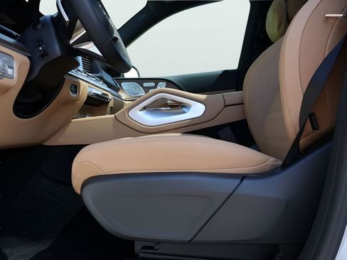 New 2026 Mercedes-Benz GLS 450 4MATIC image 38