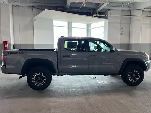 Used 2020 Toyota Tacoma TRD Off-Road w/ TRD Premium Off Road Package AWD/4WD image 11