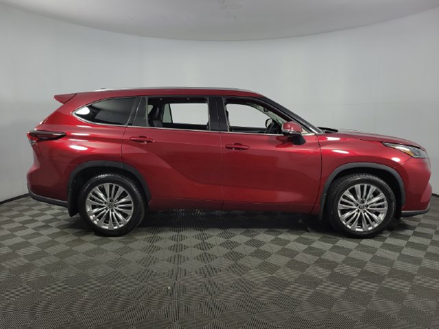Used 2024 Toyota Highlander Platinum FWD image 10