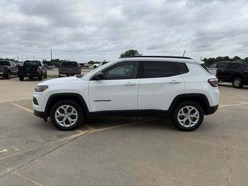 Used 2024 Jeep Compass Latitude AWD/4WD image 5