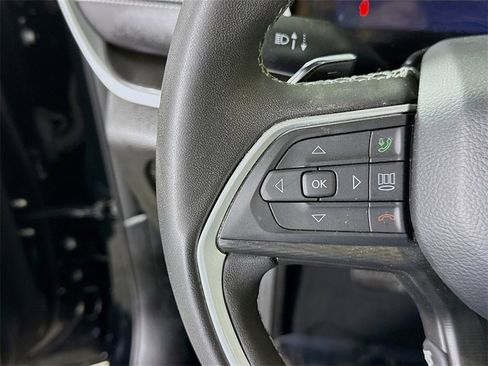 Used 2023 Jeep Grand Cherokee Altitude image 21